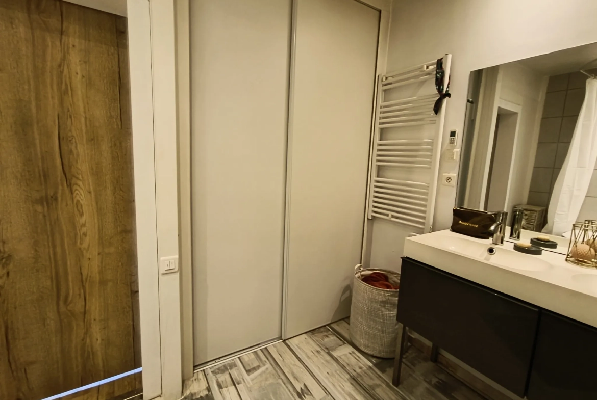 Appartement F4 rénové à Saint Victor Malescours avec stationnement et cave 