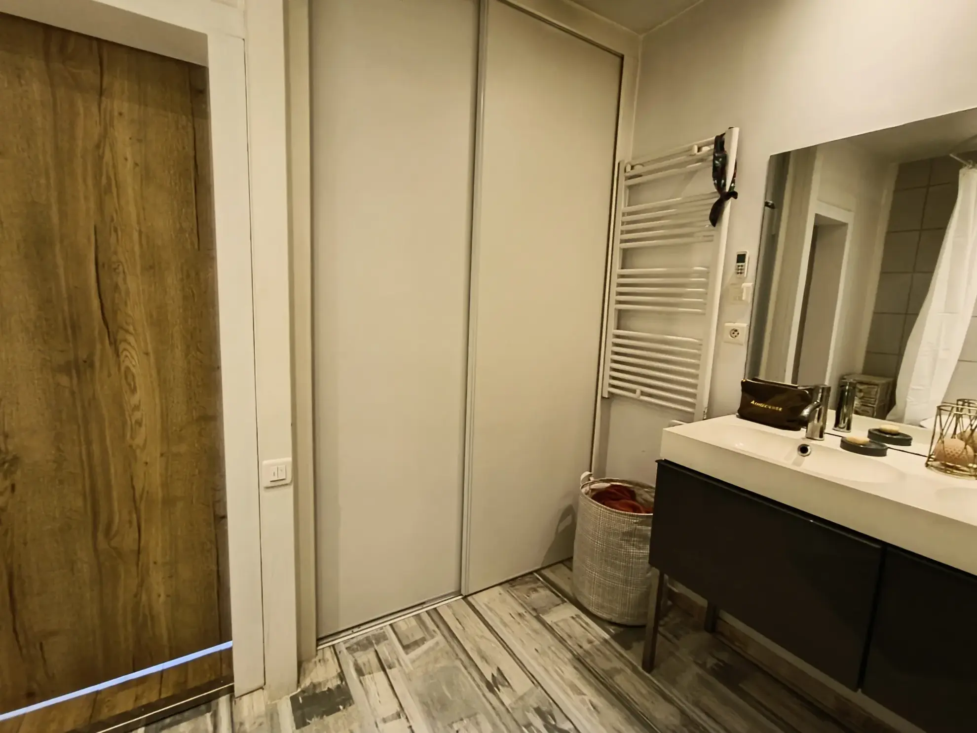 Appartement F4 rénové à Saint Victor Malescours avec stationnement et cave 