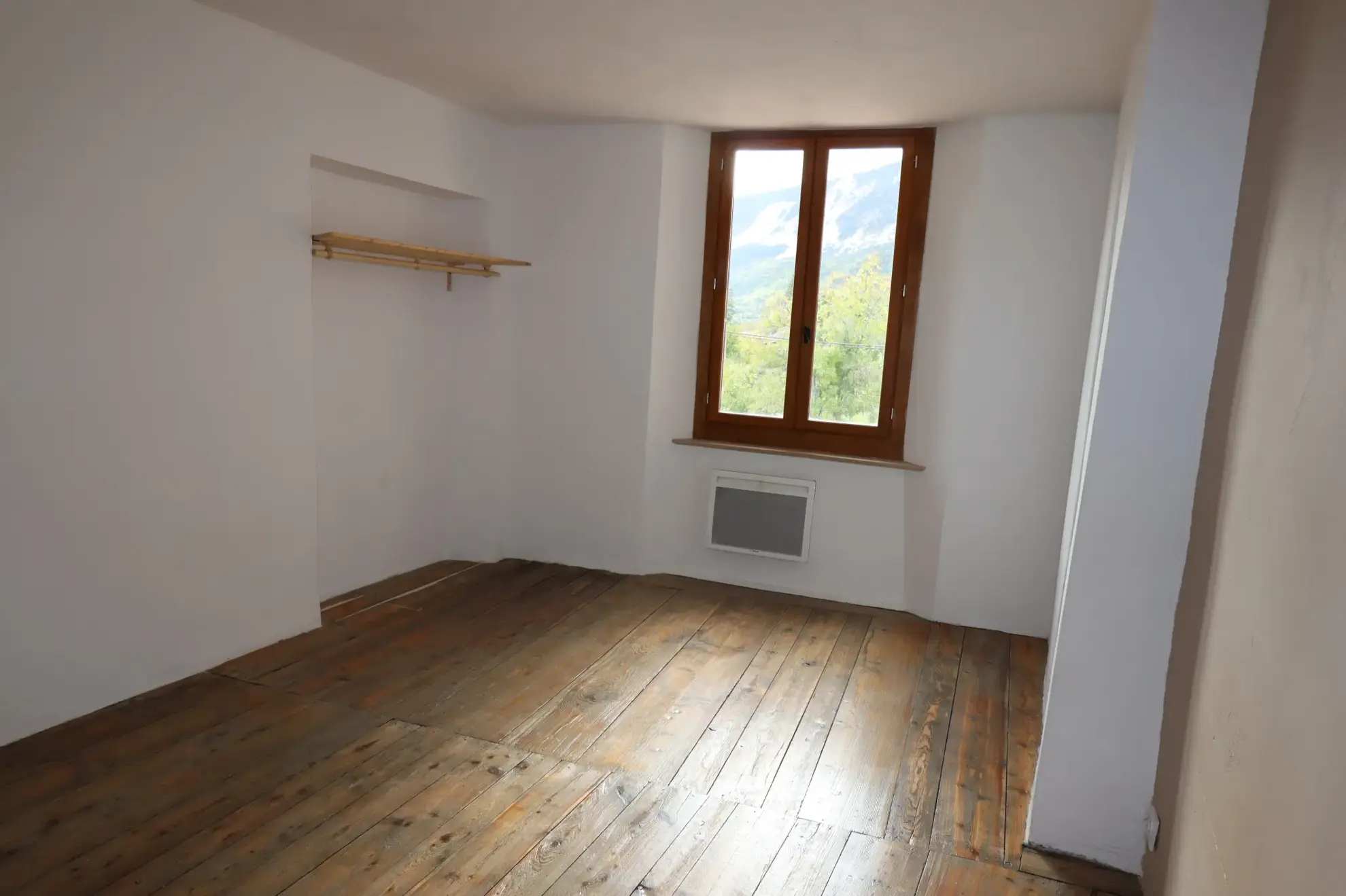 Bel appartement T3 ensoleillé à Beauvezer avec cave et chauffage réversible 