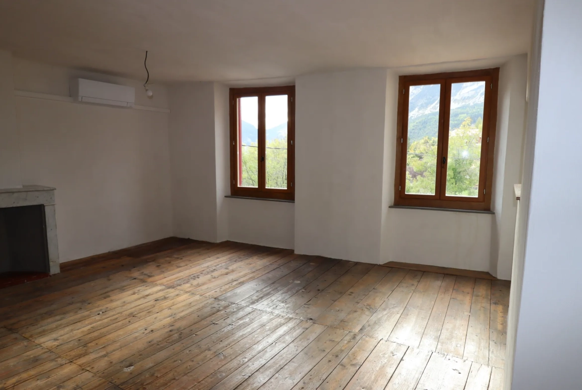 Bel appartement T3 ensoleillé à Beauvezer avec cave et chauffage réversible 