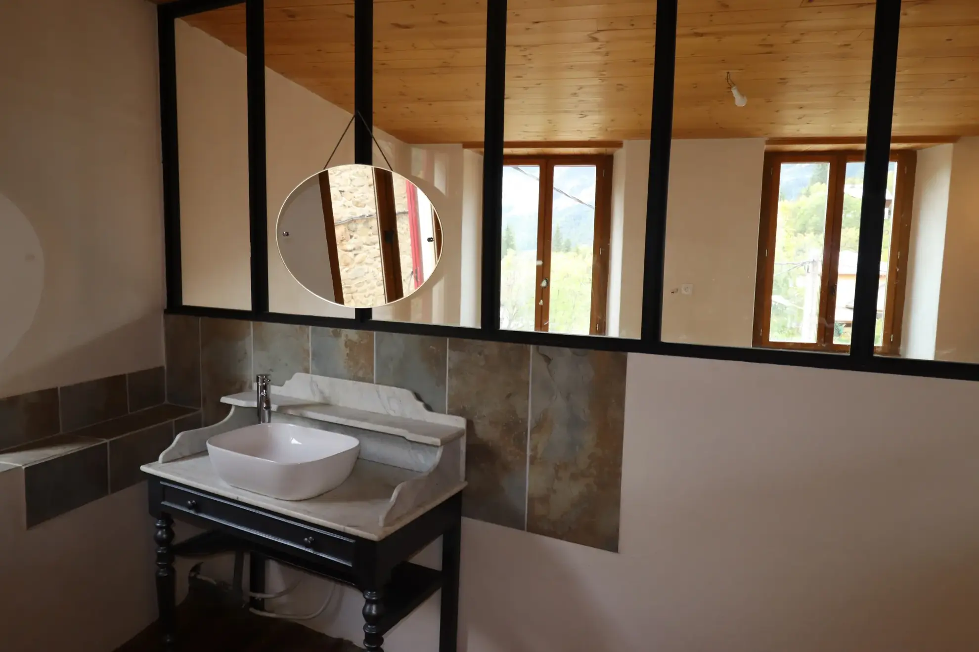 Bel appartement T3 ensoleillé à Beauvezer avec cave et chauffage réversible 