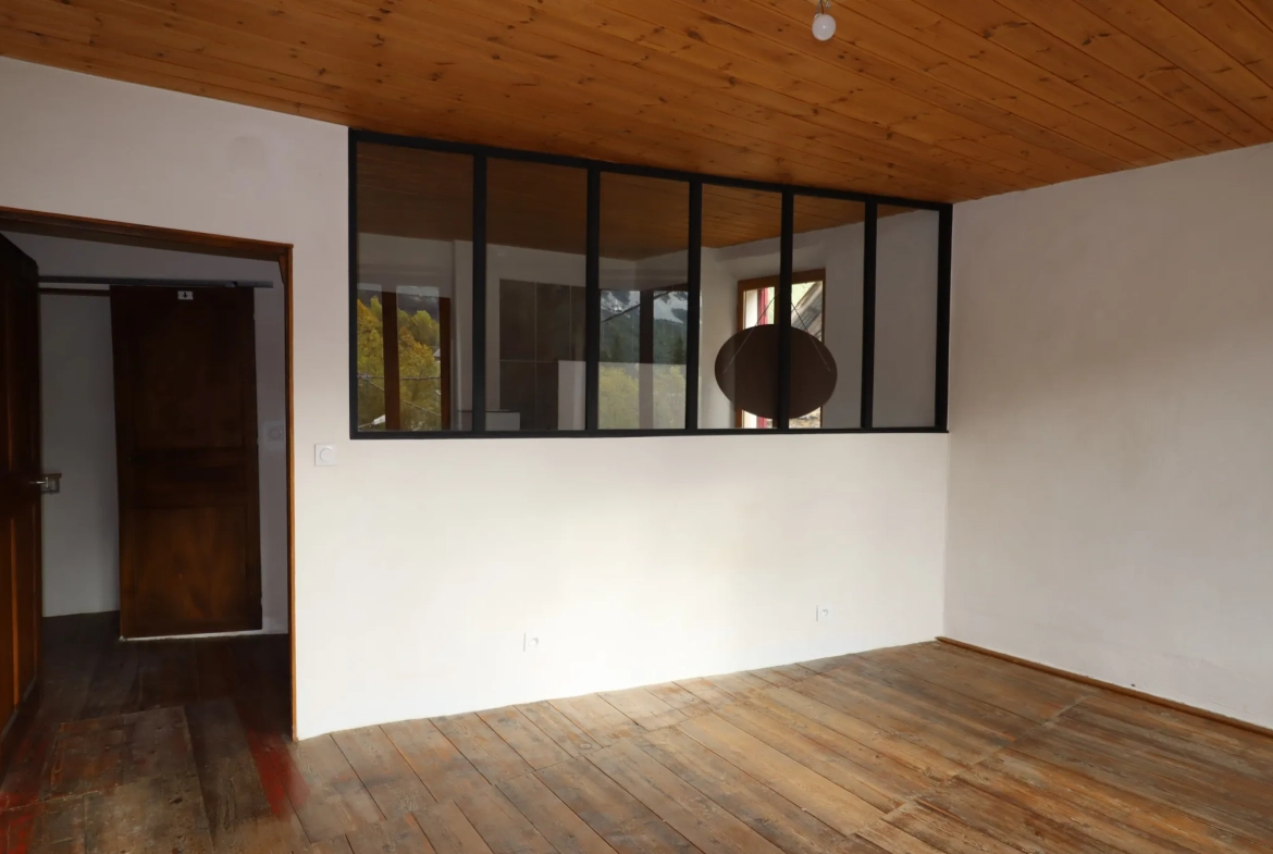 Bel appartement T3 ensoleillé à Beauvezer avec cave et chauffage réversible 