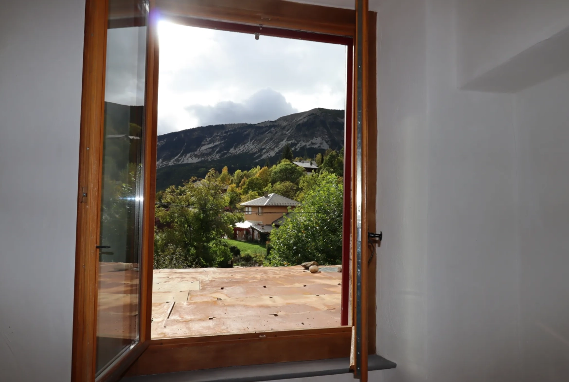 Bel appartement T3 ensoleillé à Beauvezer avec cave et chauffage réversible 