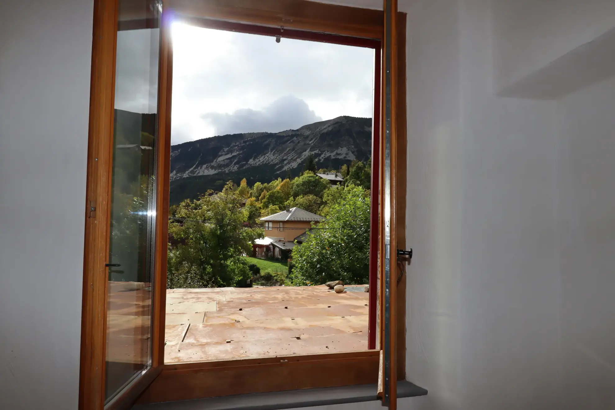 Bel appartement T3 ensoleillé à Beauvezer avec cave et chauffage réversible 
