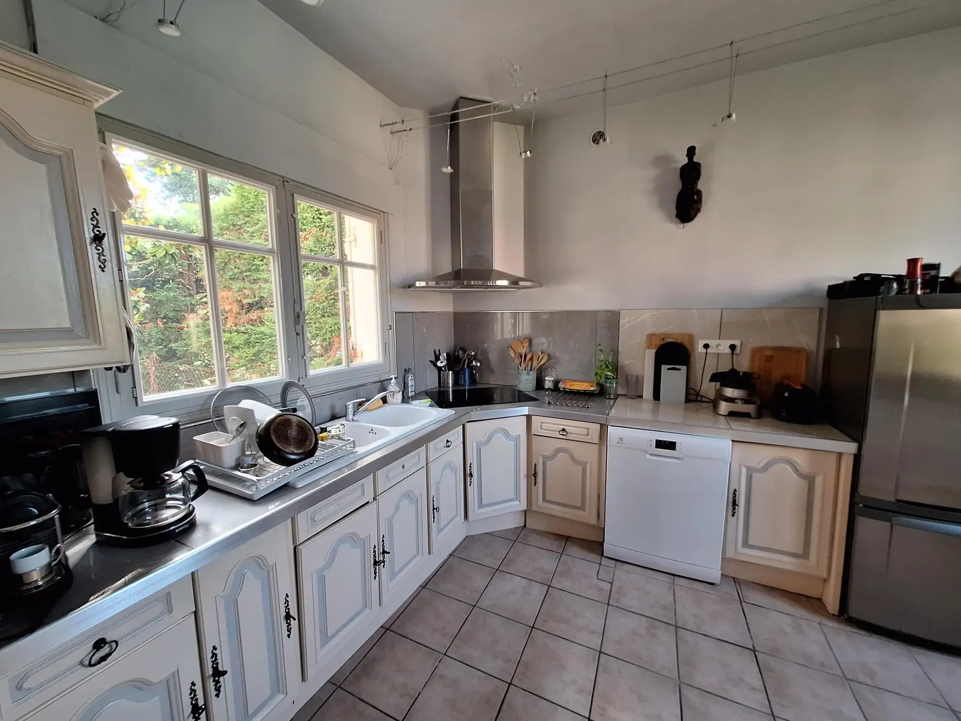 Maison avec piscine à Ribérac, 170m², jardin, garage et dépendances 