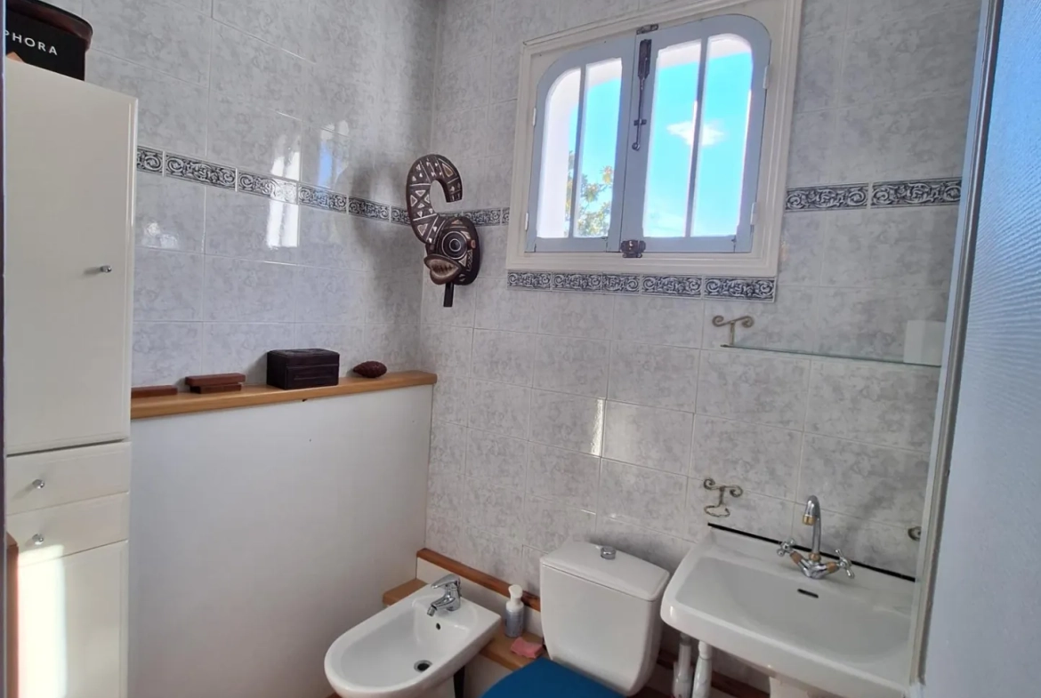 Maison avec piscine à Ribérac, 170m², jardin, garage et dépendances 
