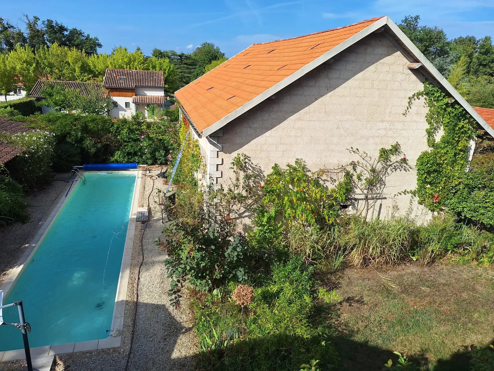 Maison avec piscine à Ribérac, 170m², jardin, garage et dépendances 