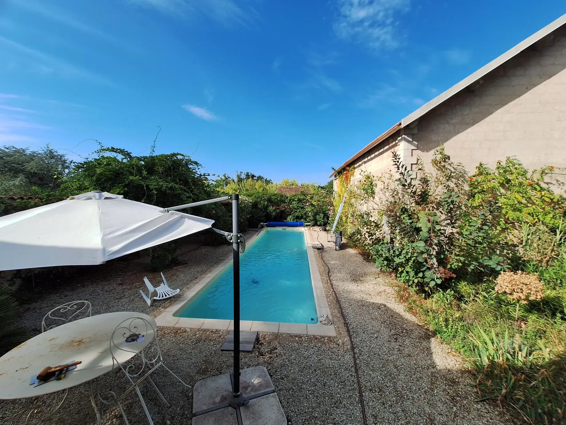 Maison avec piscine à Ribérac, 170m², jardin, garage et dépendances 