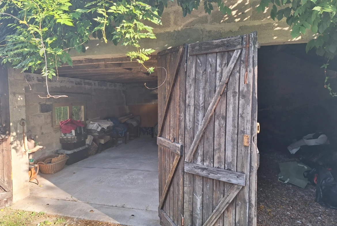 Maison avec piscine à Ribérac, 170m², jardin, garage et dépendances 