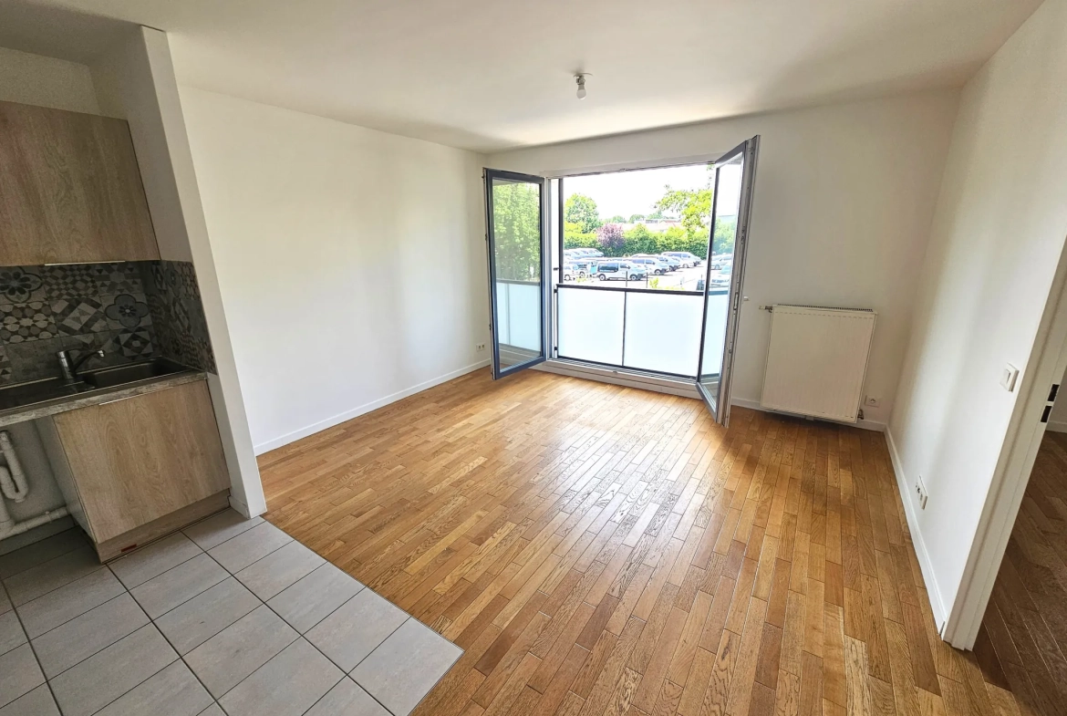 Appartements T2 rénové à Romainville proche transports et parking disponible 