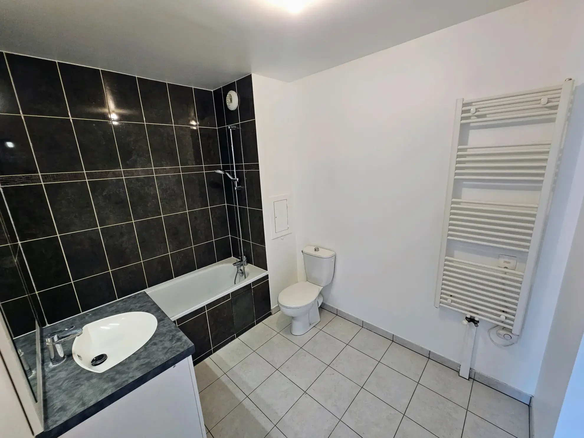 Appartements T2 rénové à Romainville proche transports et parking disponible 