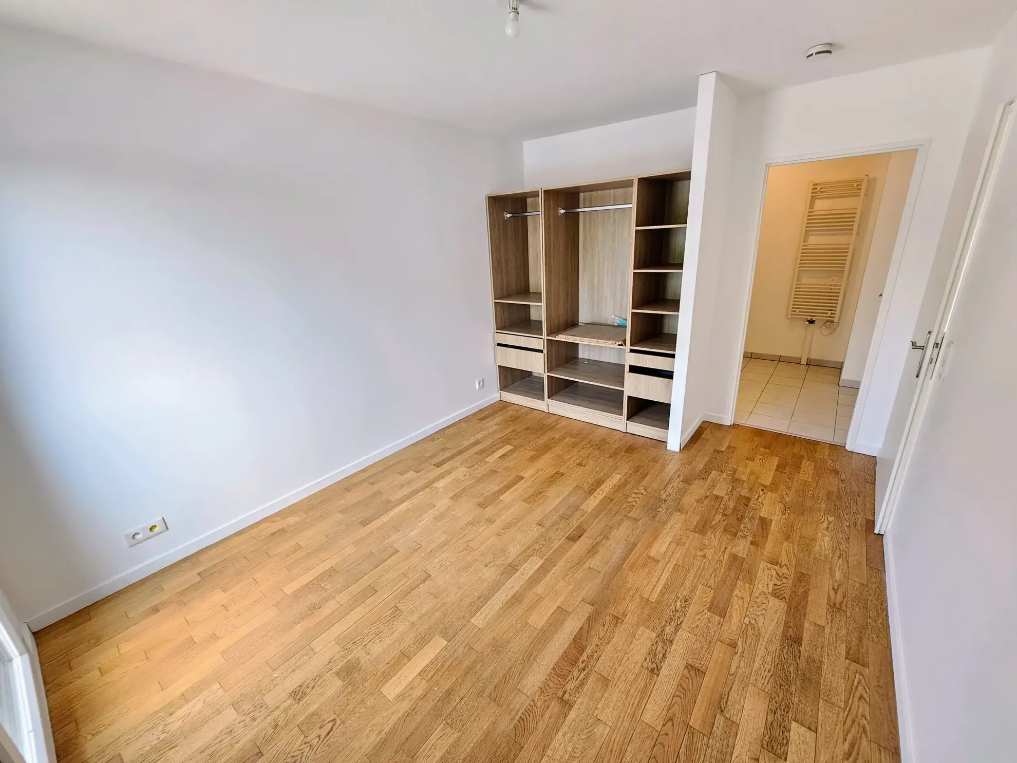Appartements T2 rénové à Romainville proche transports et parking disponible 