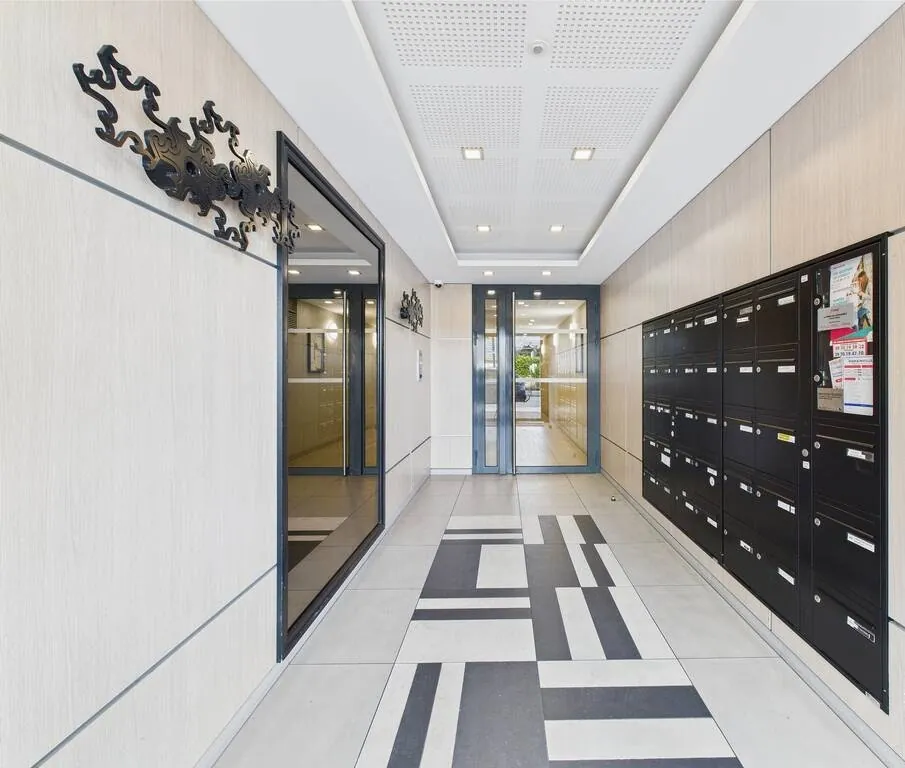 Appartements T2 rénové à Romainville proche transports et parking disponible 