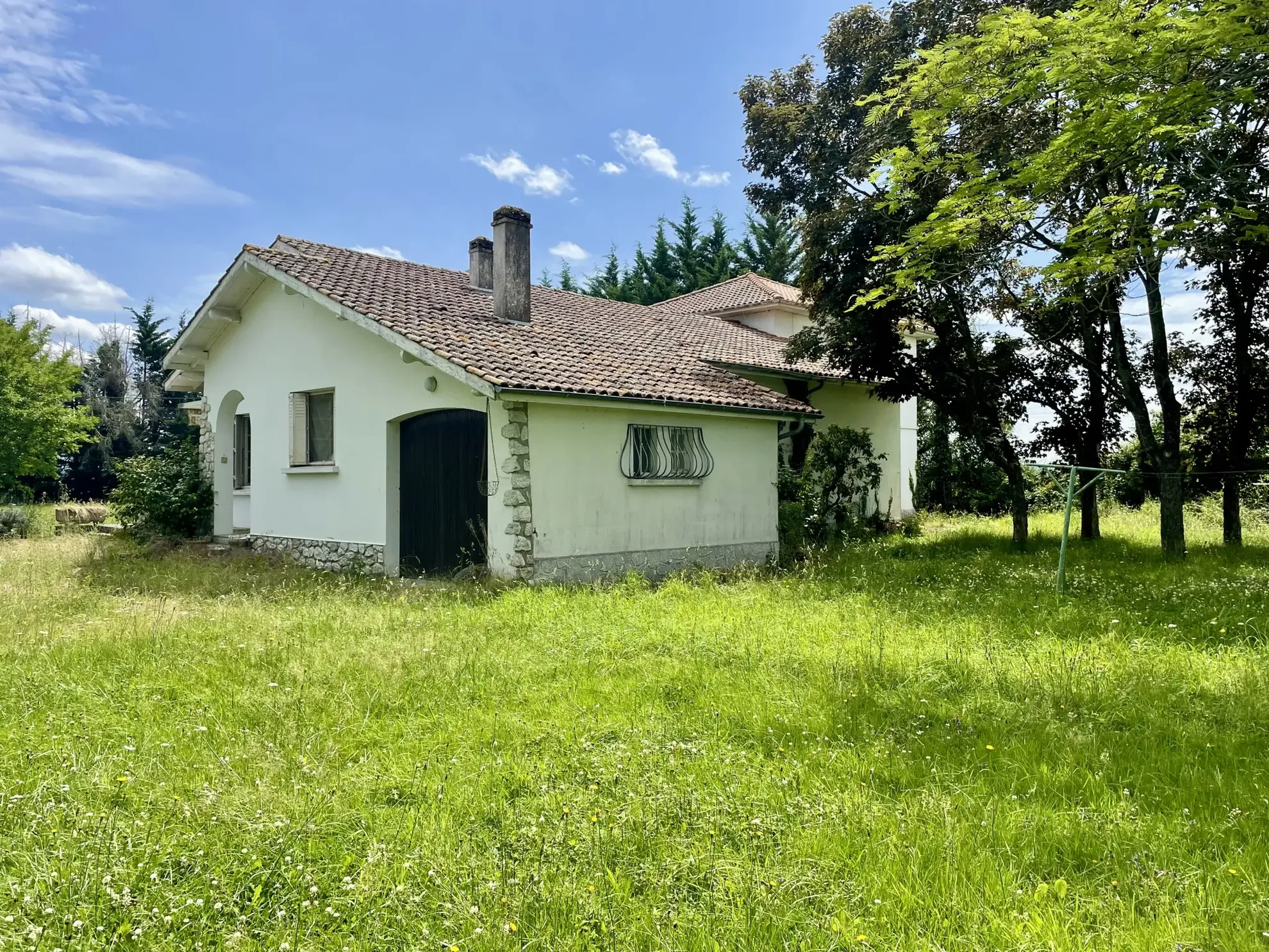 Maison à vendre à Ansost avec grand parc et travaux à prévoir près de Vic-en-Bigorre 