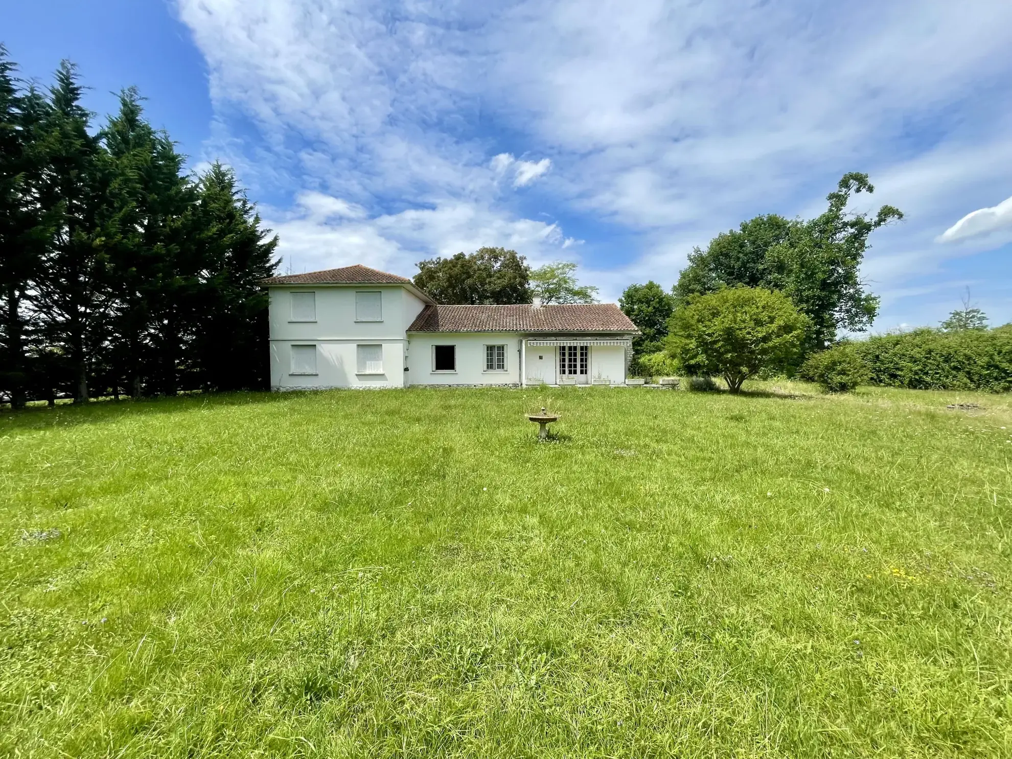 Maison à vendre à Ansost avec grand parc et travaux à prévoir près de Vic-en-Bigorre 