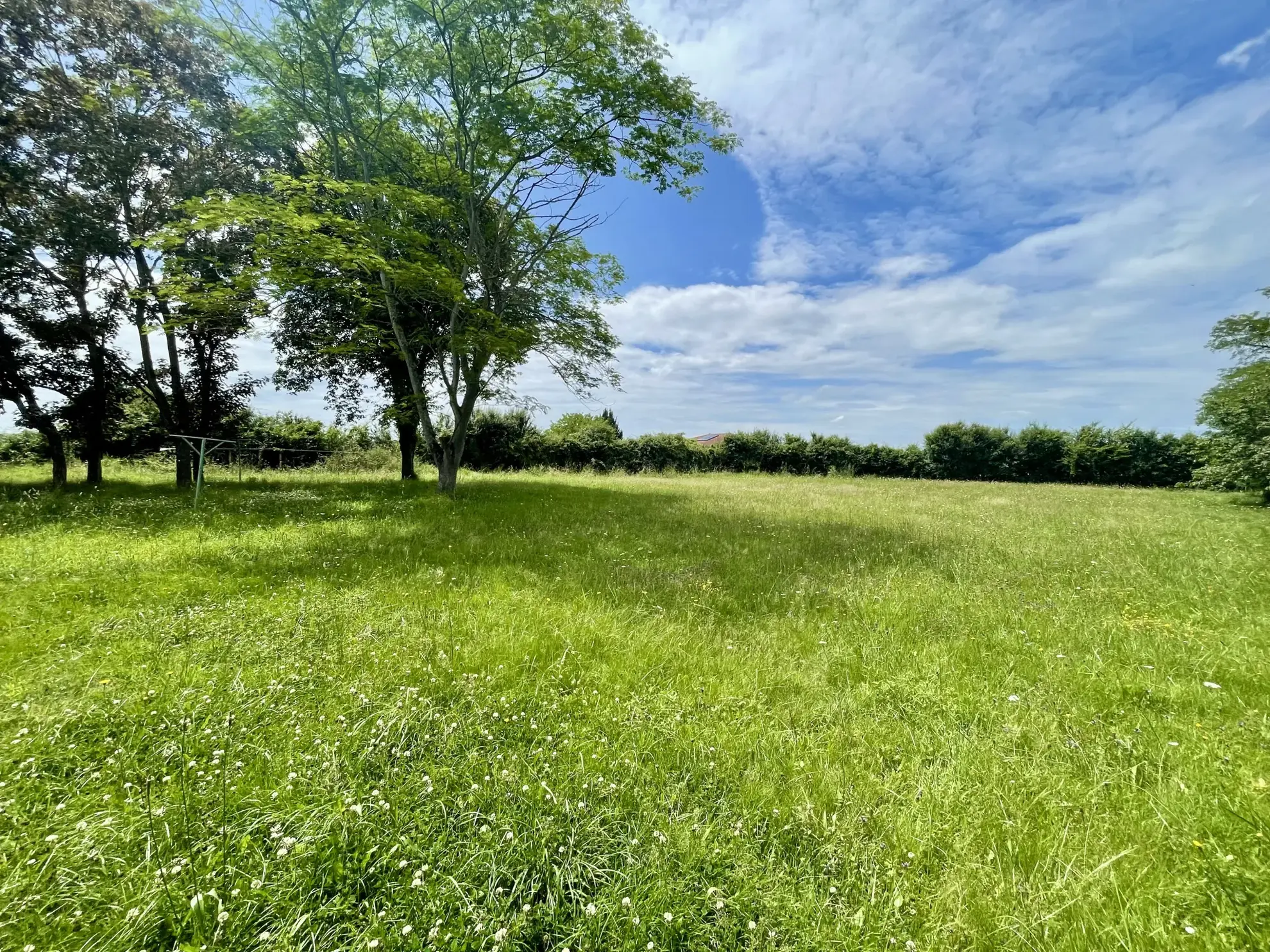 Maison à vendre à Ansost avec grand parc et travaux à prévoir près de Vic-en-Bigorre 