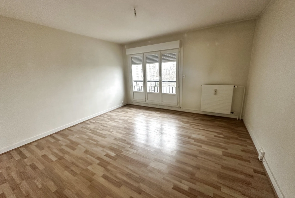 Appartement 3 pièces avec 2 chambres et cave à Troyes 