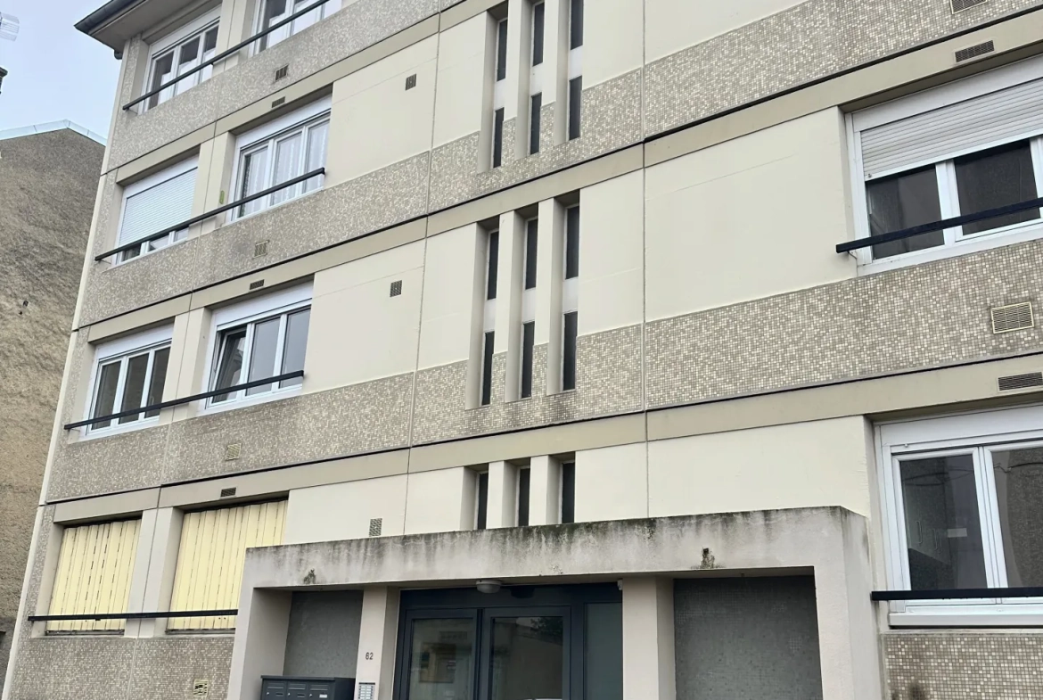 Appartement 3 pièces avec 2 chambres et cave à Troyes 