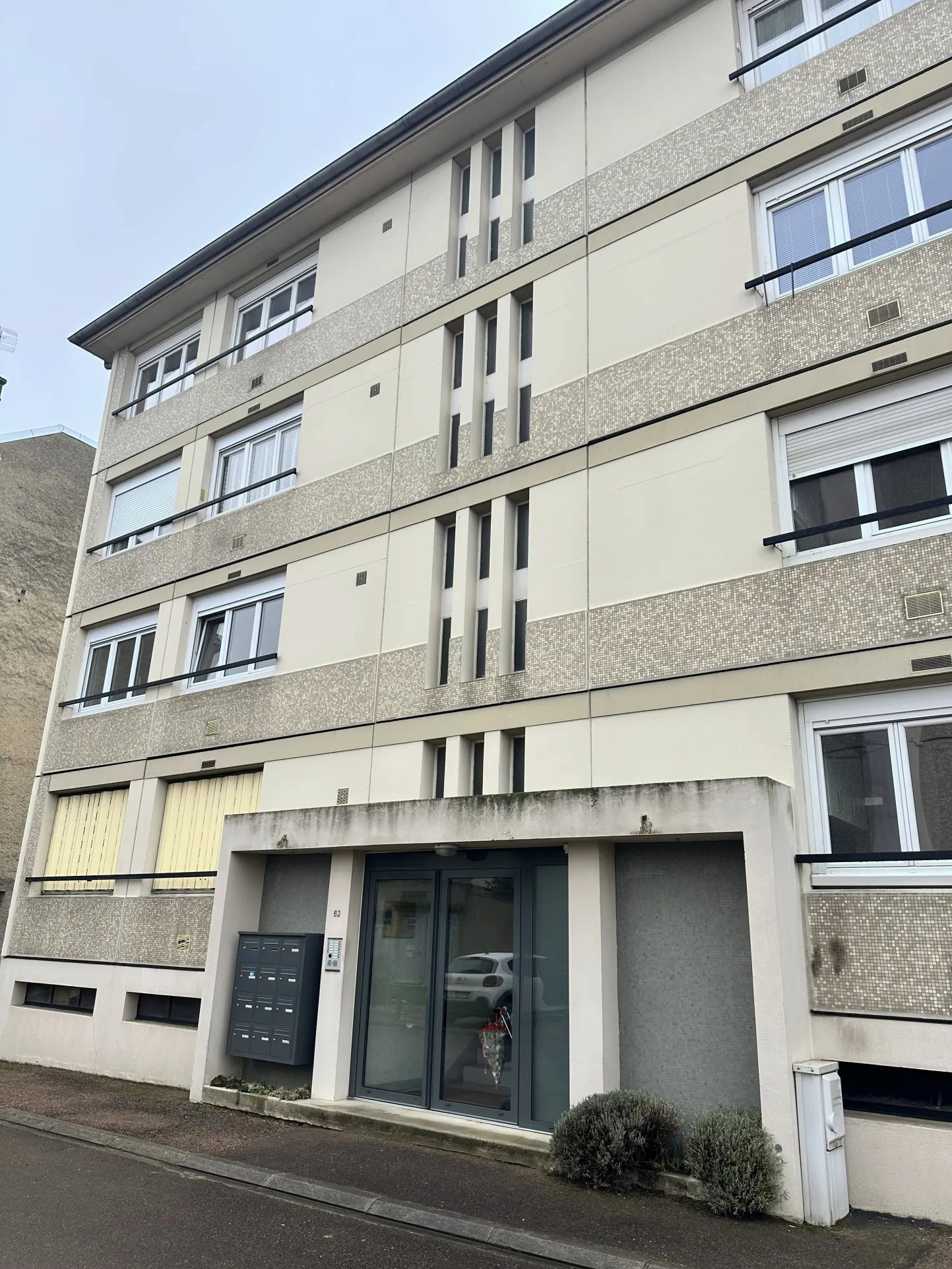 Appartement 3 pièces avec 2 chambres et cave à Troyes 