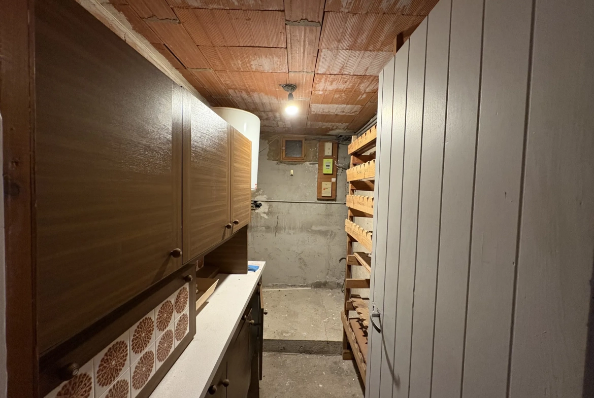Maison de 89m² avec grand terrain, garage et piscine à Montpezat 