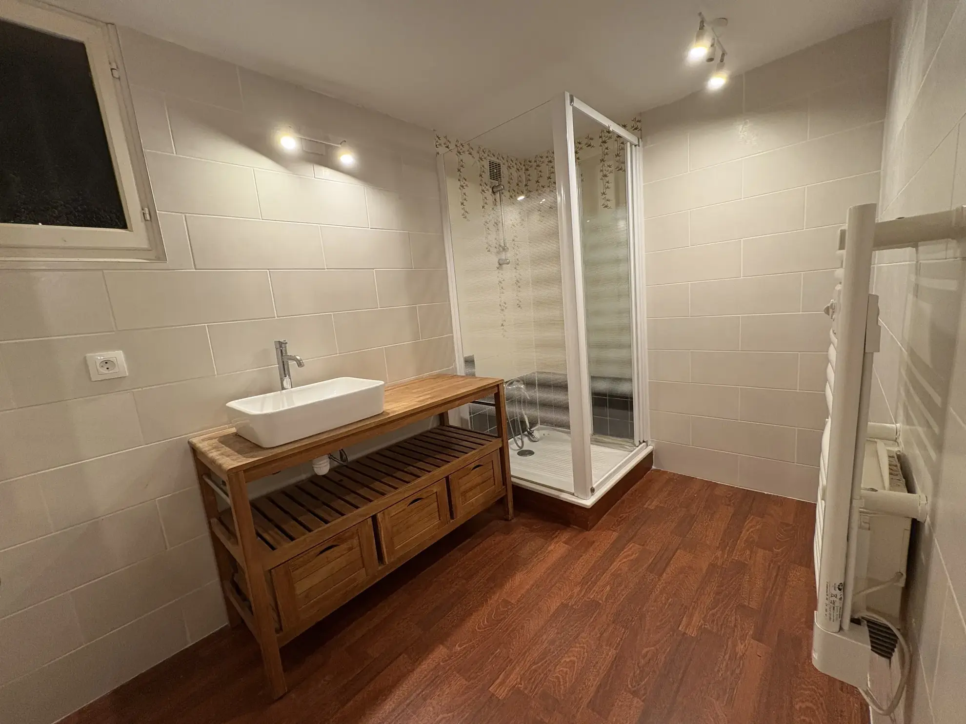 Maison de 89m² avec grand terrain, garage et piscine à Montpezat 