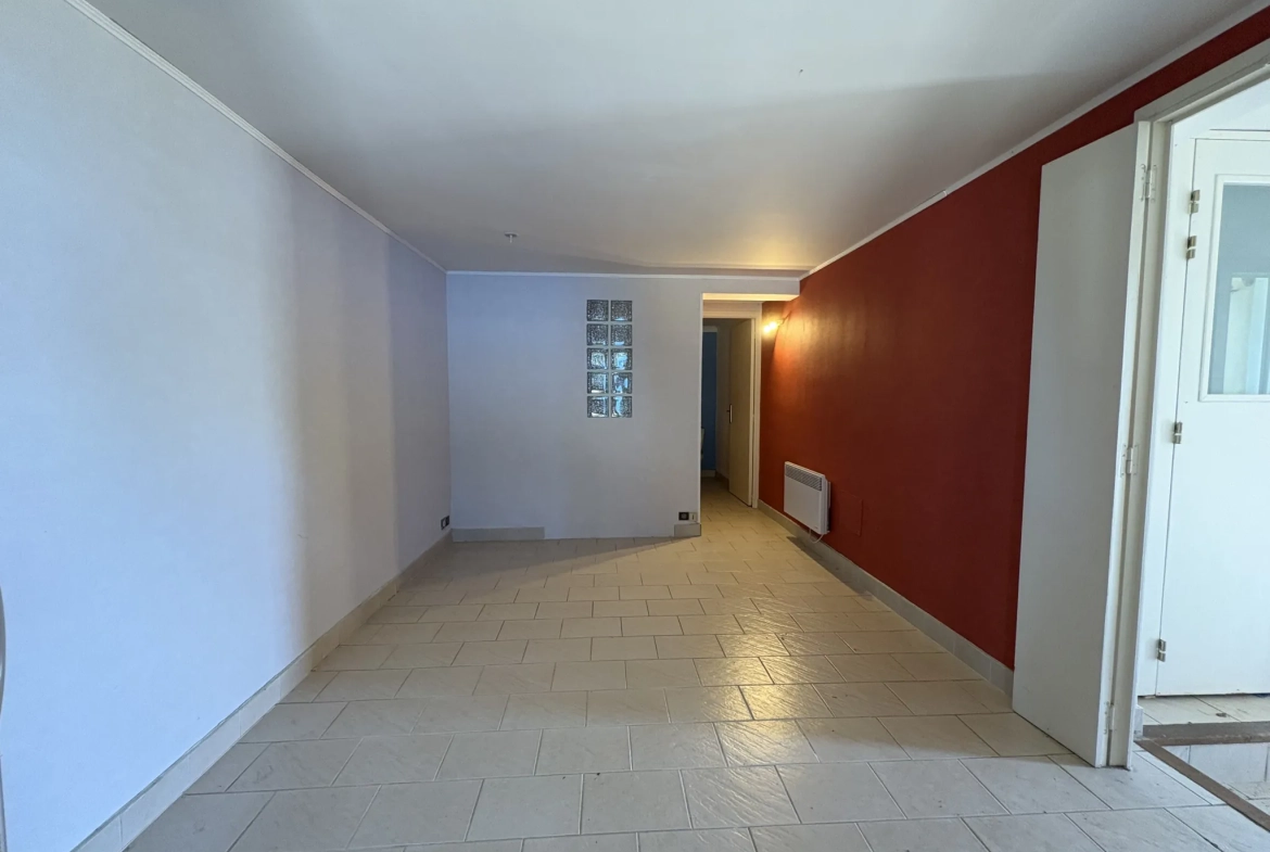 Maison de 89m² avec grand terrain, garage et piscine à Montpezat 