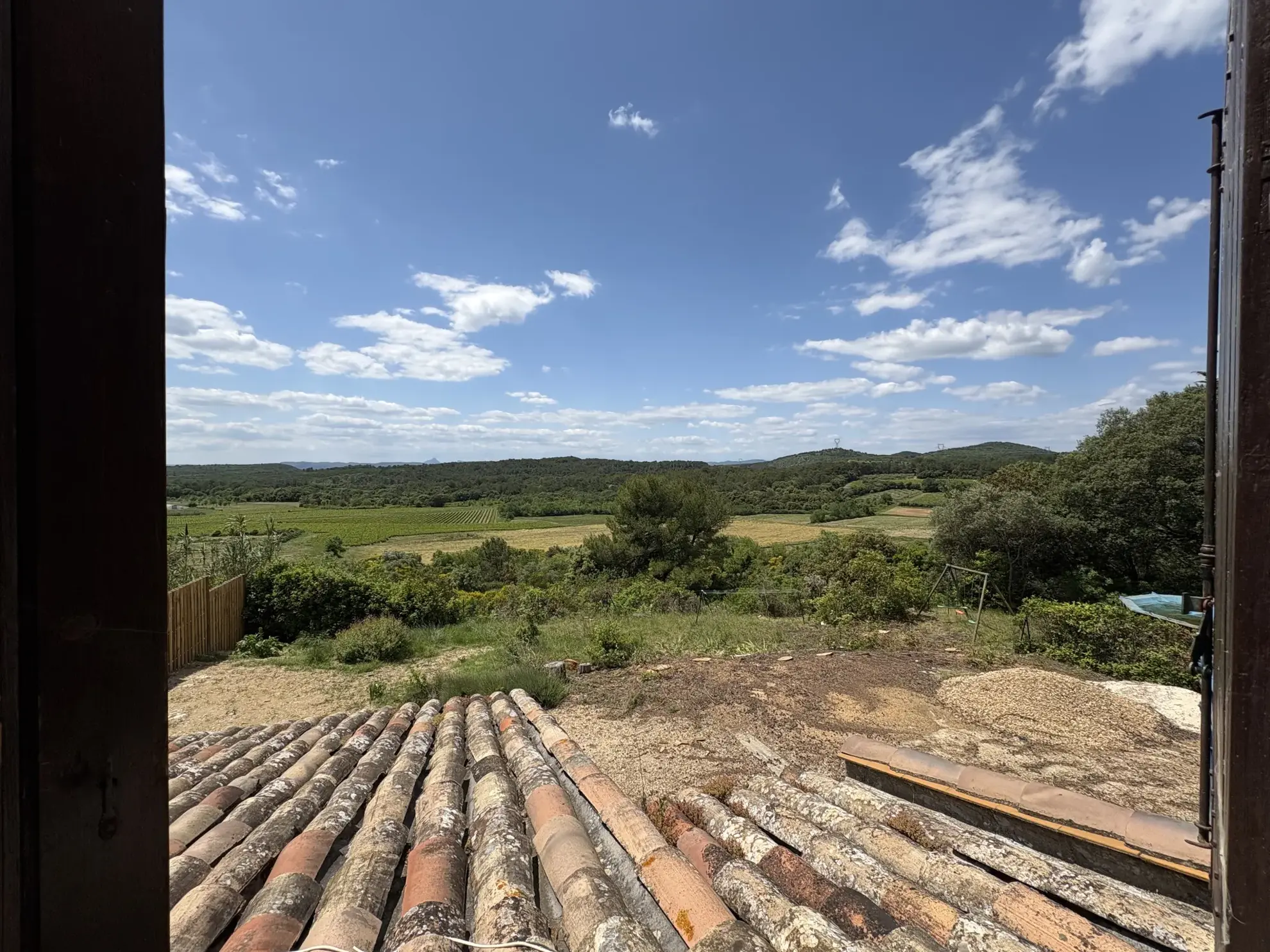 Maison de 89m² avec grand terrain, garage et piscine à Montpezat 