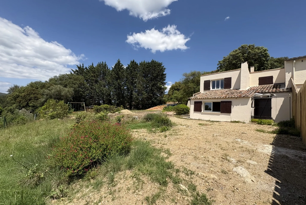 Maison de 89m² avec grand terrain, garage et piscine à Montpezat 