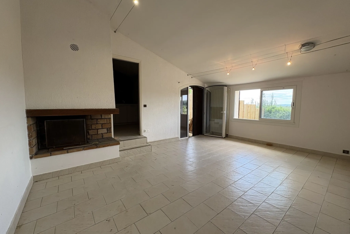 Maison de 89m² avec grand terrain, garage et piscine à Montpezat 