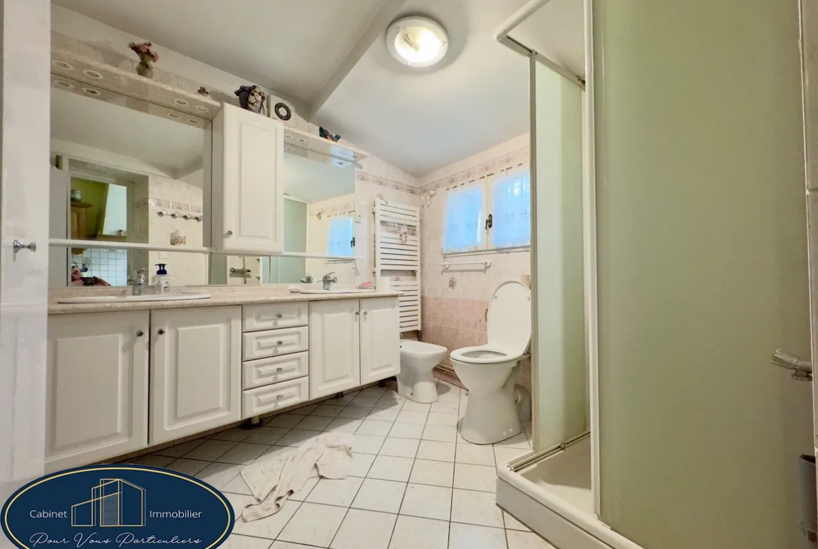 Maison mitoyenne à Haulchin de 73 m² - 2 chambres, cour et cave 