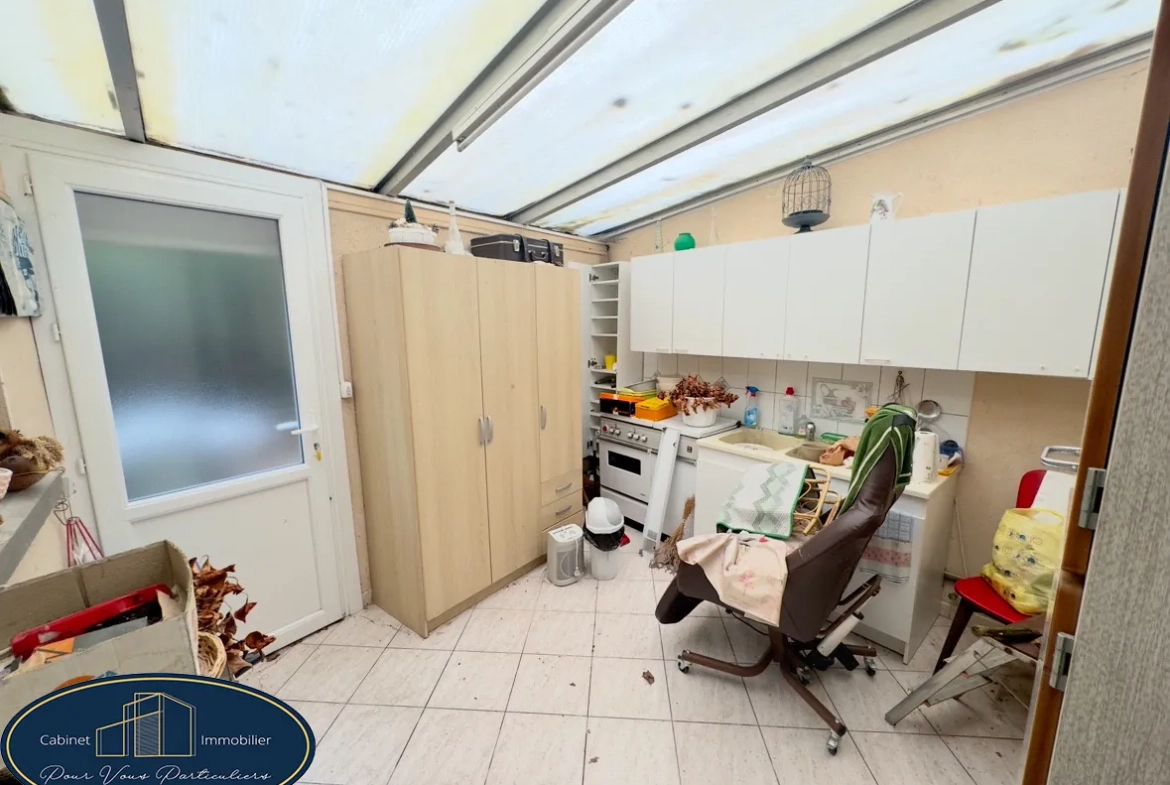 Maison mitoyenne à Haulchin de 73 m² - 2 chambres, cour et cave 