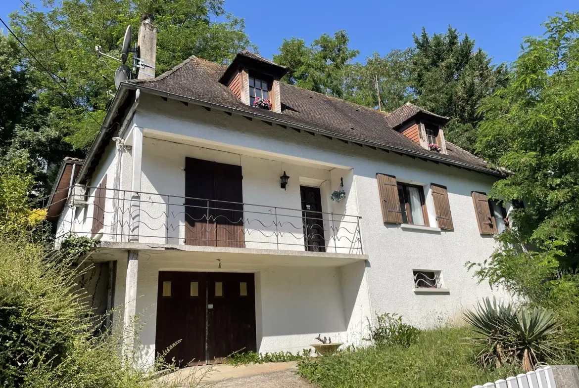 Maison rénovée avec piscine et 5 chambres à Périgueux 