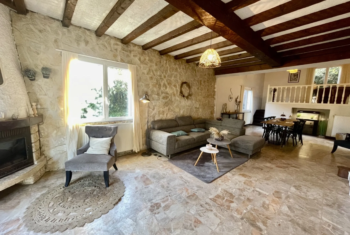 Maison rénovée avec piscine et 5 chambres à Périgueux 