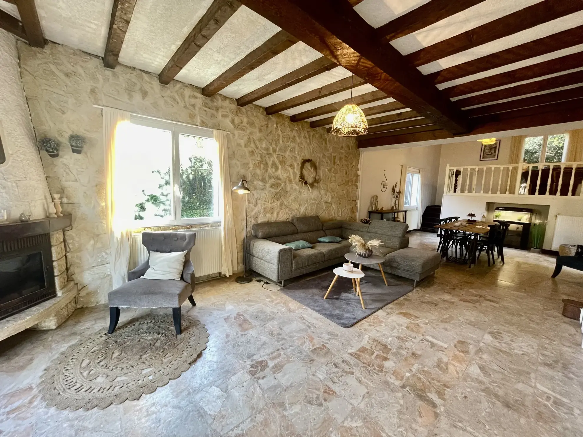 Maison rénovée avec piscine et 5 chambres à Périgueux 