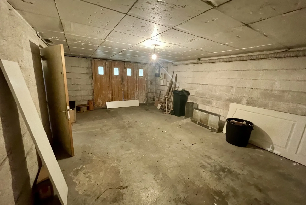 Maison rénovée avec piscine et 5 chambres à Périgueux 