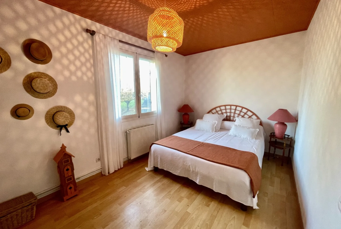 Maison rénovée avec piscine et 5 chambres à Périgueux 