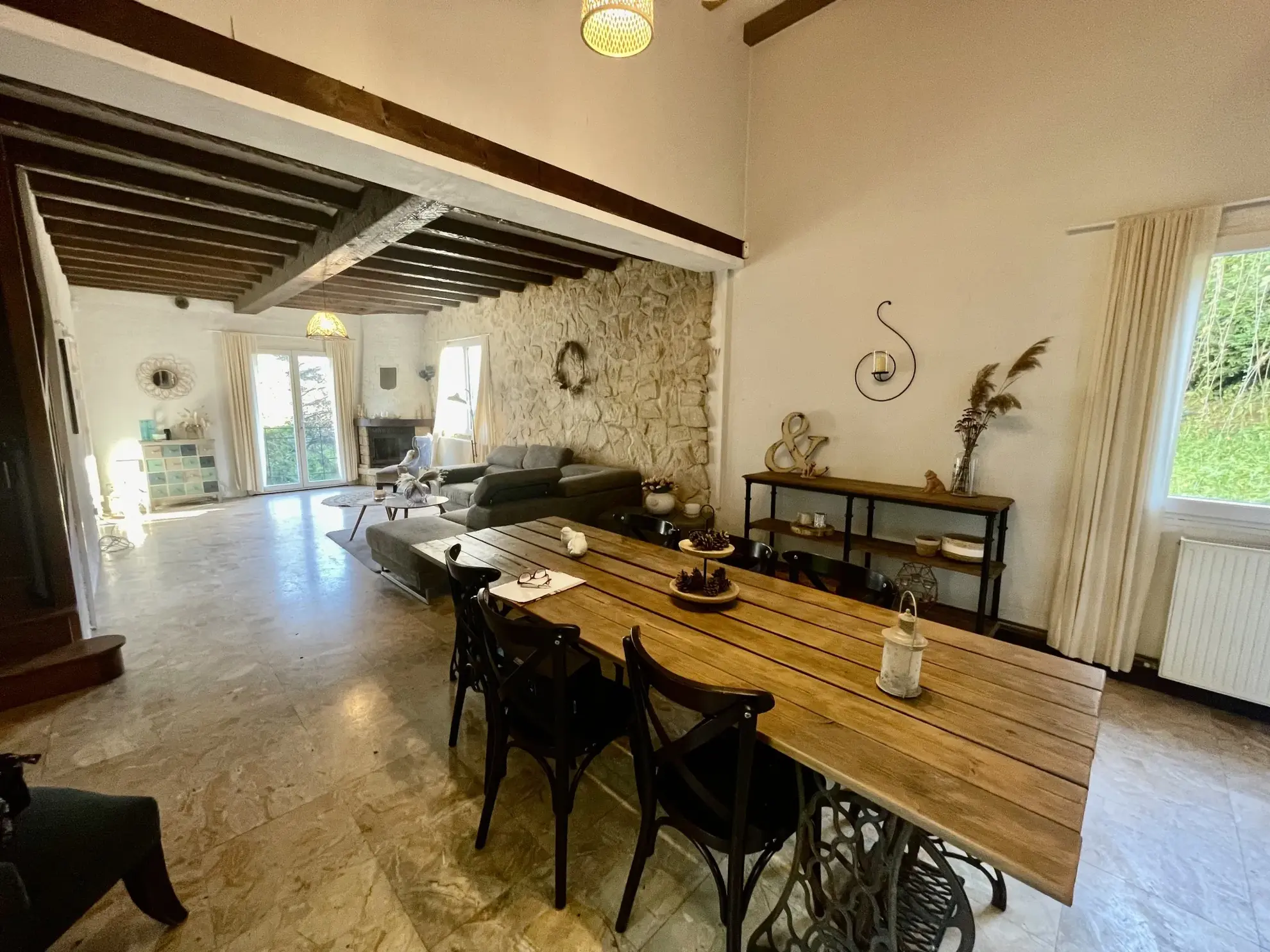 Maison rénovée avec piscine et 5 chambres à Périgueux 