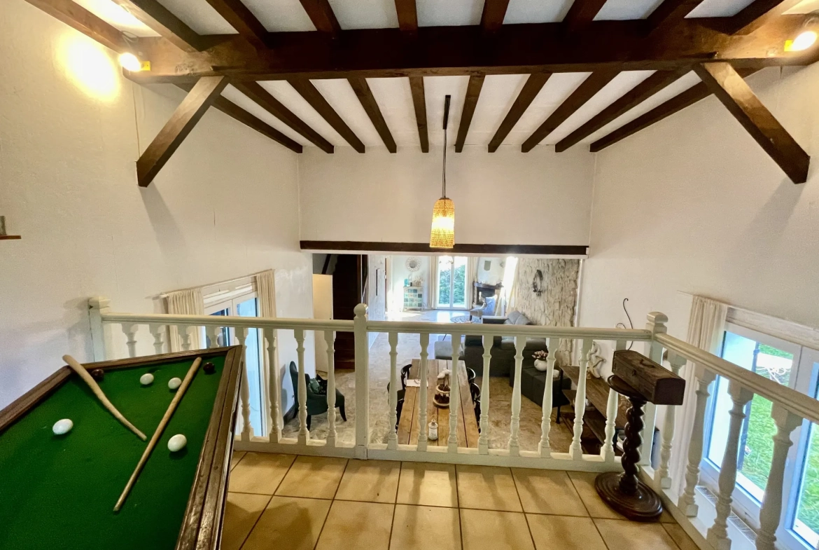Maison rénovée avec piscine et 5 chambres à Périgueux 