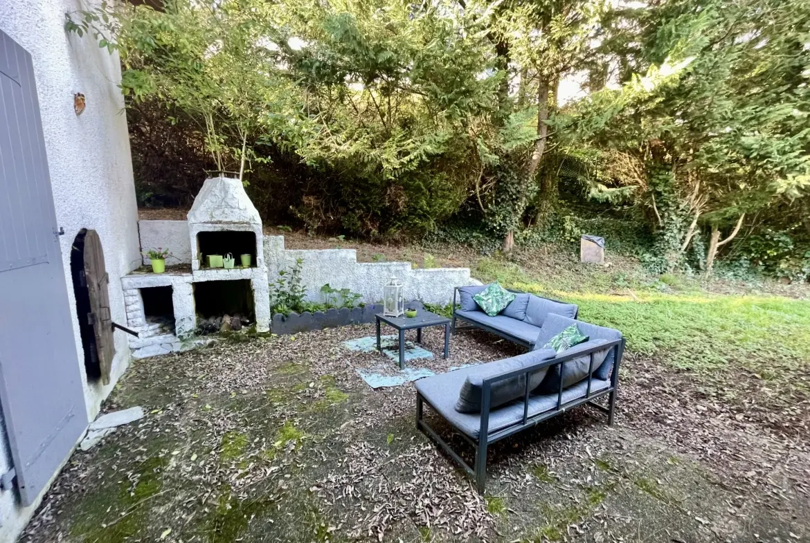 Maison rénovée avec piscine et 5 chambres à Périgueux 