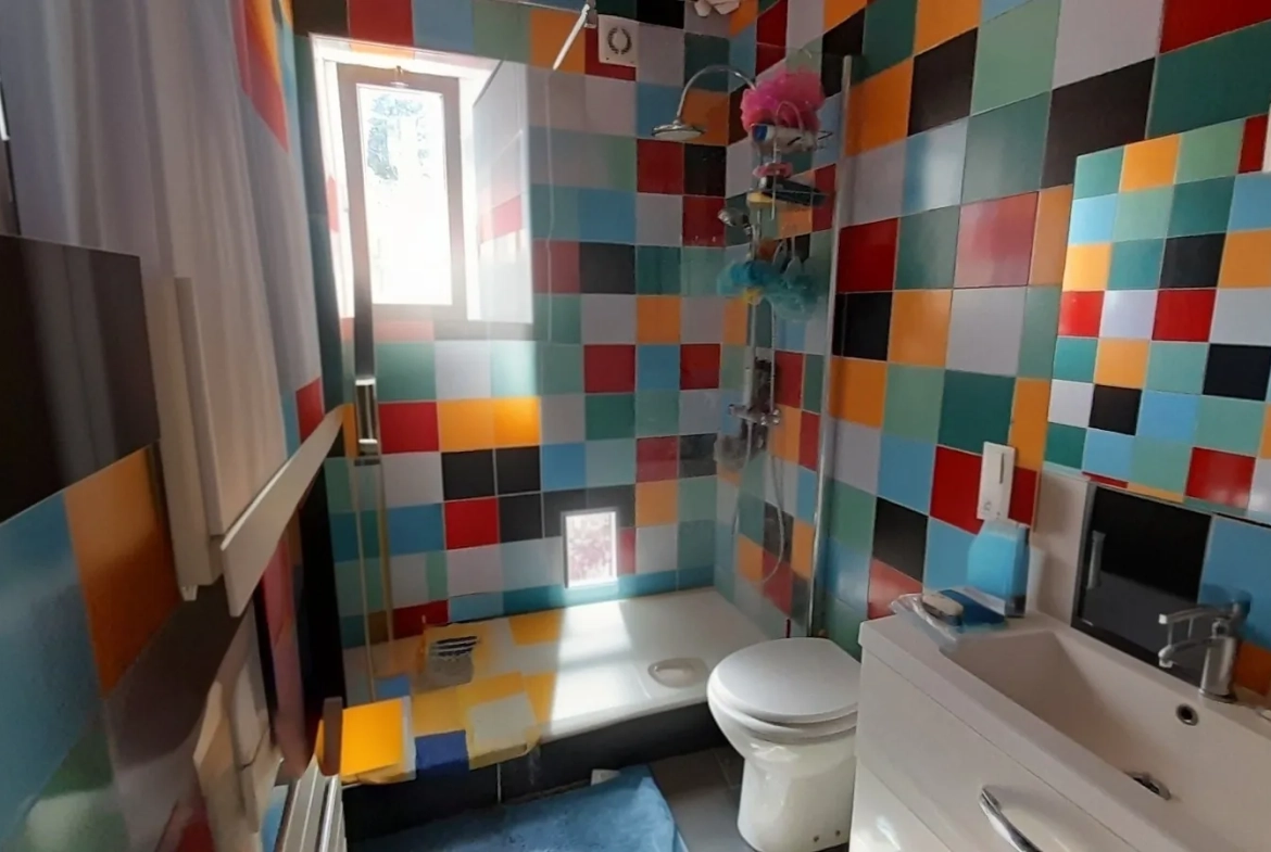 Maison familiale spacieuse à Souillac avec grand jardin et proximité des commodités 