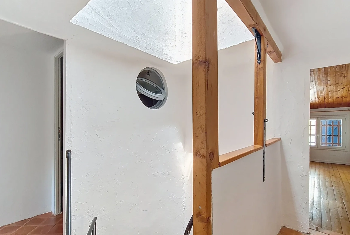 Maison de village 124 m² avec studio indépendant à Rougiers (83) 