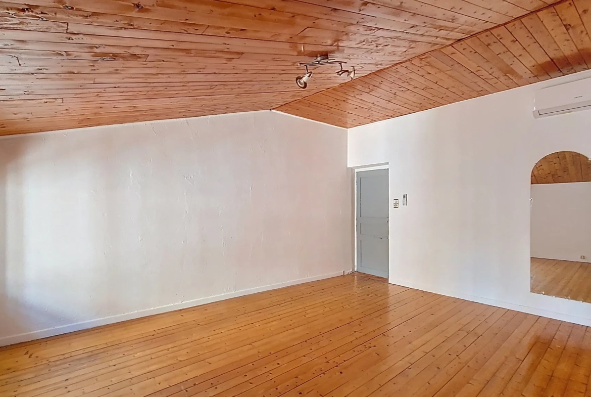 Maison de village 124 m² avec studio indépendant à Rougiers (83) 