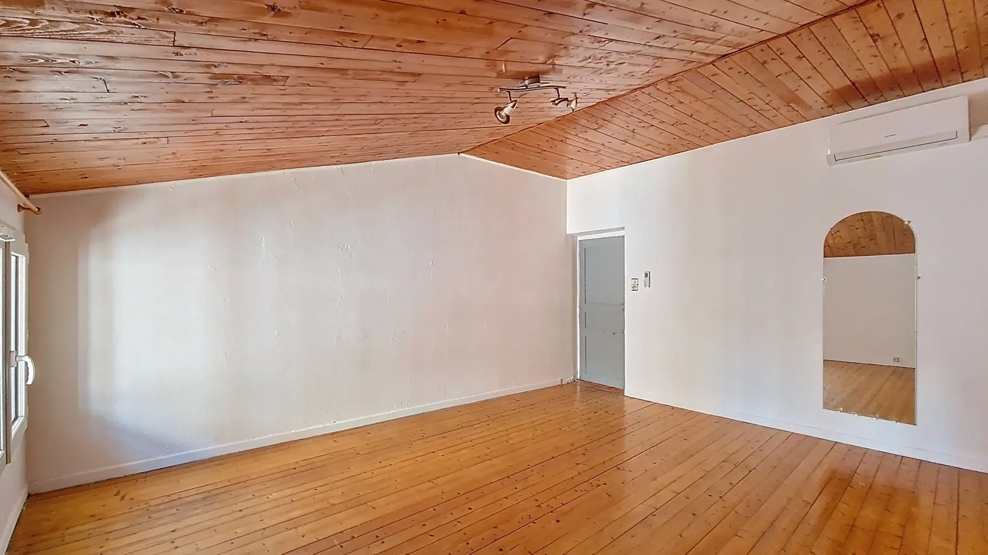 Maison de village 124 m² avec studio indépendant à Rougiers (83) 
