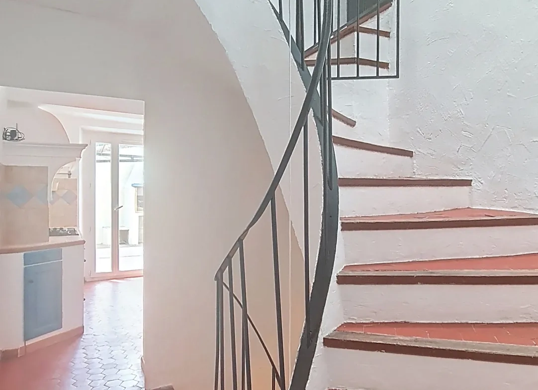 Maison de village 124 m² avec studio indépendant à Rougiers (83) 