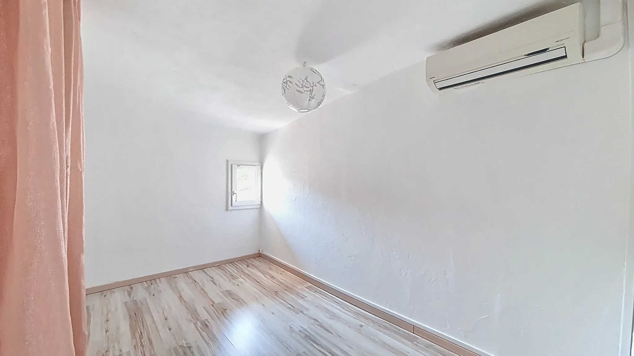 Maison de village 124 m² avec studio indépendant à Rougiers (83) 