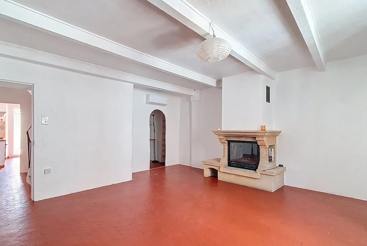 Maison de village 124 m² avec studio indépendant à Rougiers (83) 