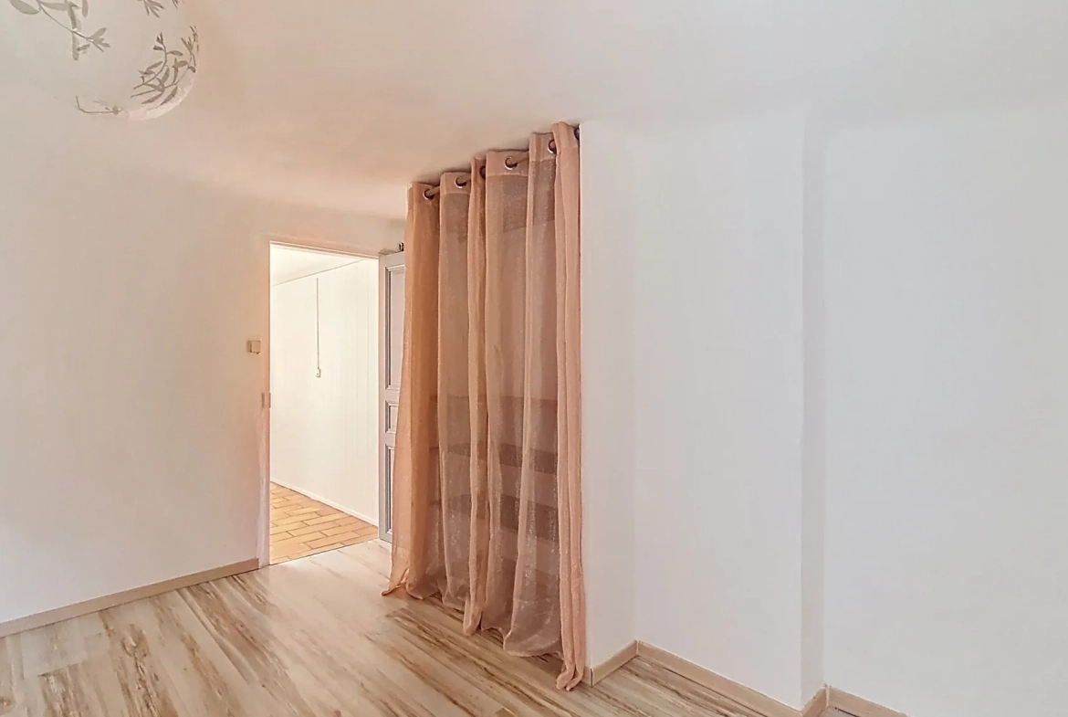 Maison de village 124 m² avec studio indépendant à Rougiers (83) 