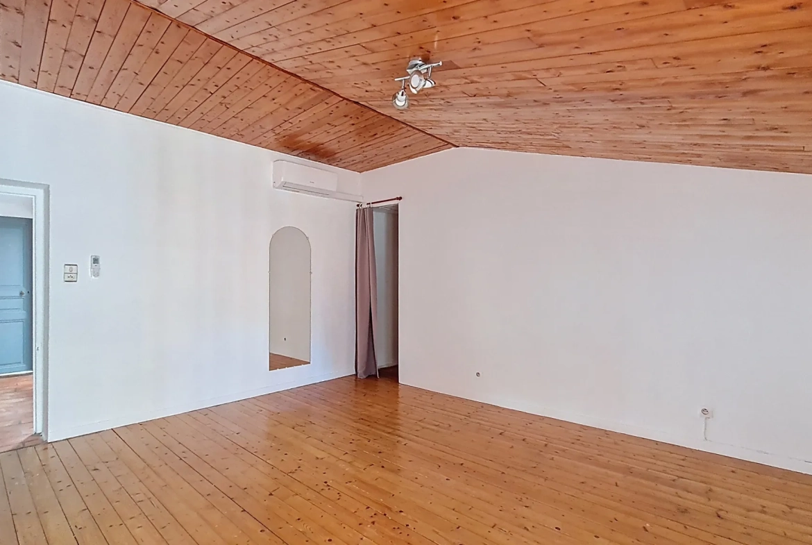 Maison de village 124 m² avec studio indépendant à Rougiers (83) 