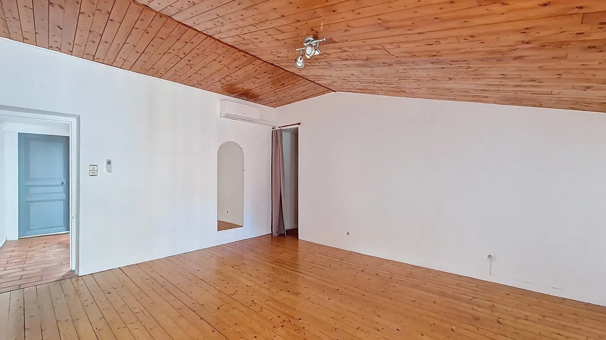 Maison de village 124 m² avec studio indépendant à Rougiers (83) 
