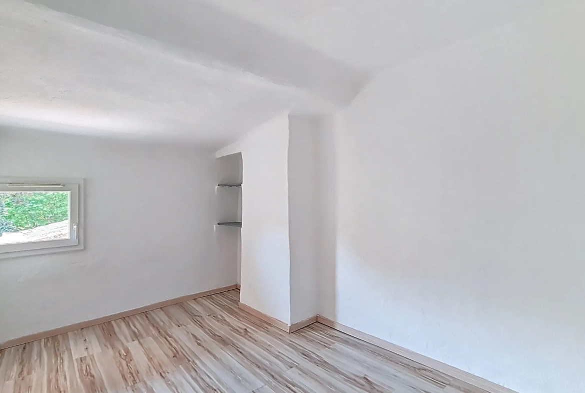 Maison de village 124 m² avec studio indépendant à Rougiers (83) 
